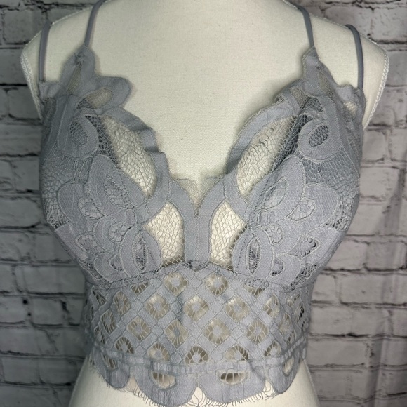 Zenana Outfitters Other - Curvy crochet lace bralette, size 2X, light grey.